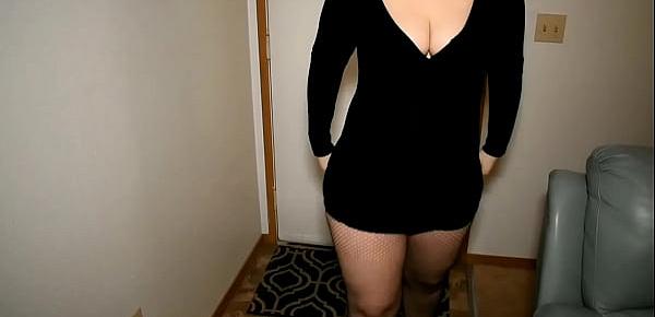  Curvy Kittywife plays with herself until she cums